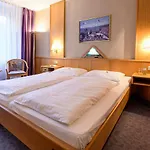 ホテル Waldhotel Berghof Thueringer Wald 4*