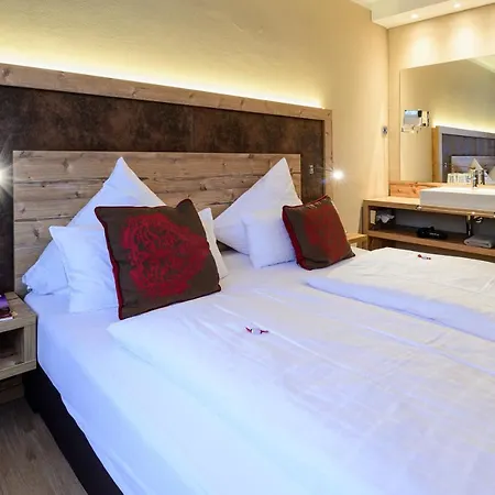 Waldhotel Berghof Отель Луизенталь